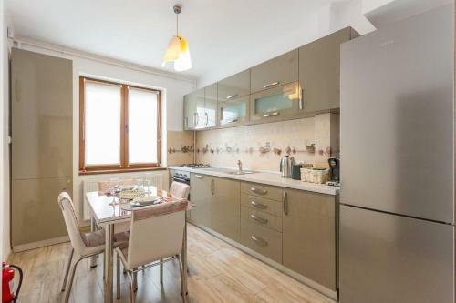 Spacious And Quiet 2 Bedroom Apartment