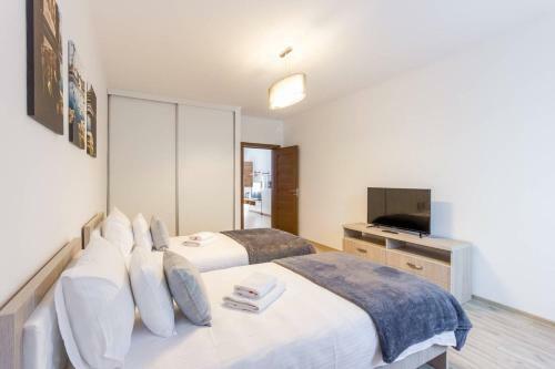 Spacious And Quiet 2 Bedroom Apartment
