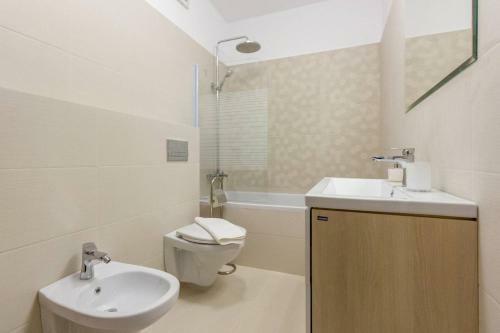 Spacious And Quiet 2 Bedroom Apartment