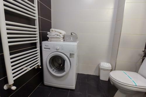 Gold Class Apartment Ams