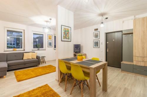 Modern And Stylish Apartment W Terrace