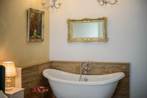 Ultracentral Luxury Apartment