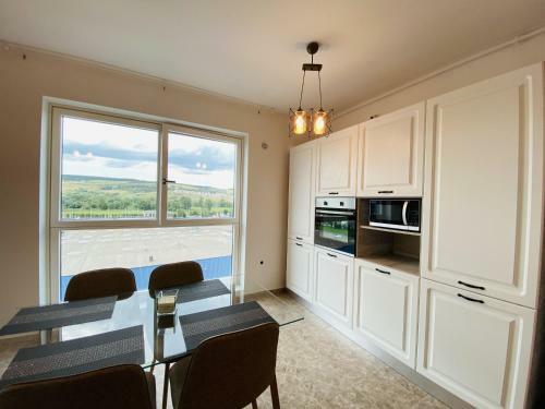 Deluxe Apartment With Balcony And Private Parking In Colvmna Residence