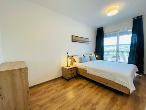 Deluxe Apartment With Balcony And Private Parking In Colvmna Residence