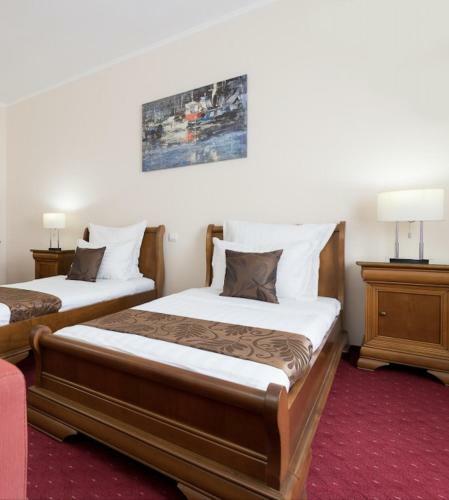 Athos Apartments & Budget Hotel