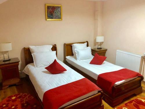 Athos Apartments & Budget Hotel
