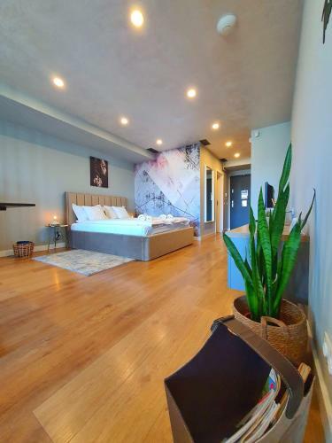 Eriss Studio Suite - Ozone Building Apartment