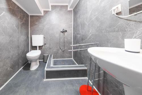 Two Bedroom Apartment In The City Center