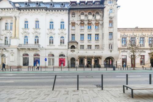 Two Bedroom Apartment In The City Center