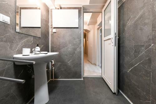 Two Bedroom Apartment In The City Center