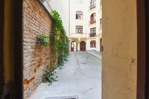 Two Bedroom Apartment In The City Center