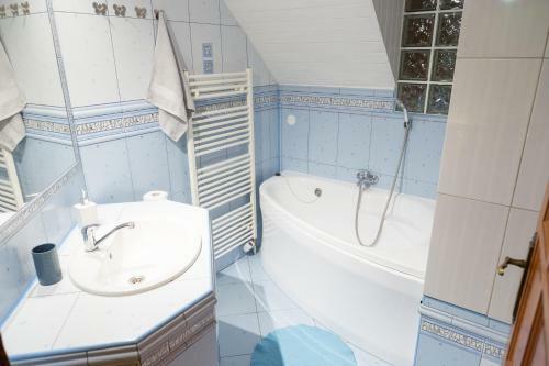 Hostal Ubytovanie Adina Polt�r
