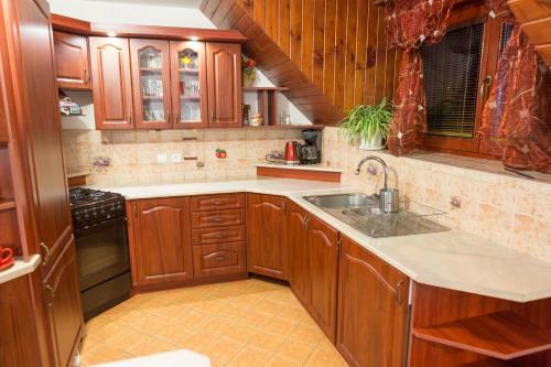 Hostal Ubytovanie Adina Polt�r