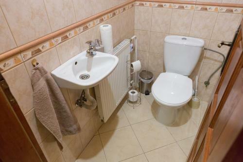 Hostal Ubytovanie Adina Polt�r