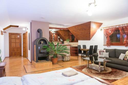 Hostal Ubytovanie Adina Polt�r