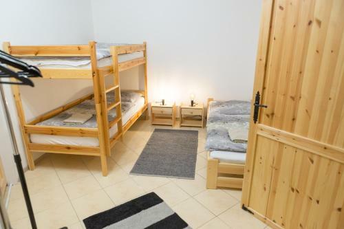 Hostal Ubytovanie Adina Polt�r