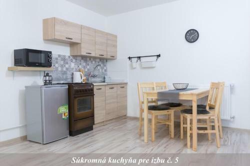 Hostal Ubytovanie Adina Polt�r