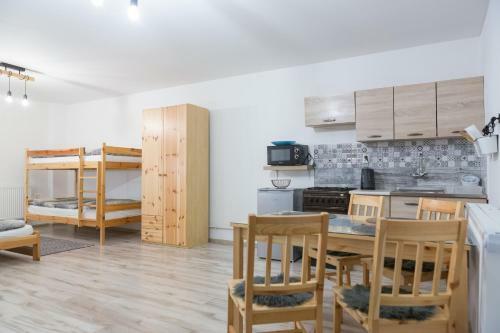 Hostal Ubytovanie Adina Polt�r