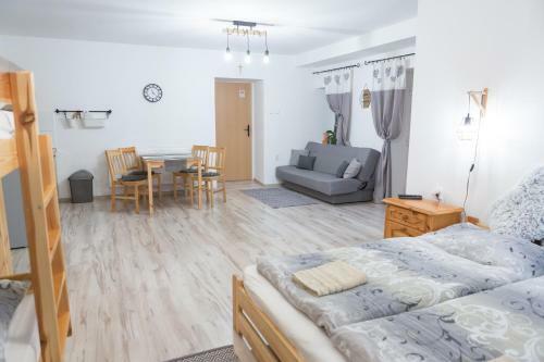 Hostal Ubytovanie Adina Polt�r