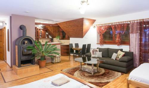 Hostal Ubytovanie Adina Polt�r