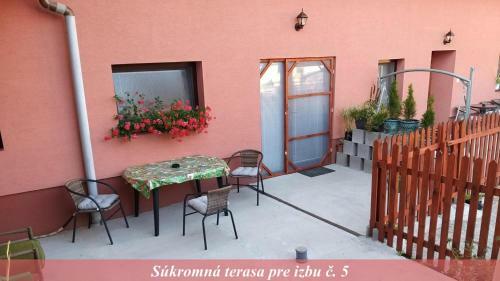Hostal Ubytovanie Adina Polt�r