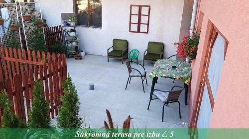 Hostal Ubytovanie Adina Polt�r