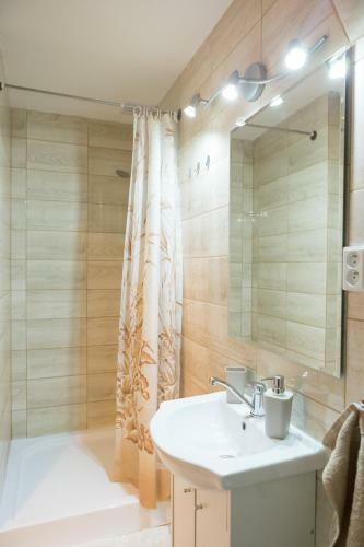 Hostal Ubytovanie Adina Polt�r