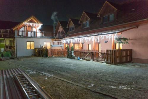 Hostal Ubytovanie Adina Polt�r