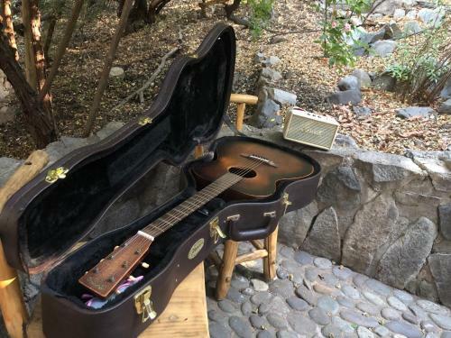 Casa de Monta�a Inmersa En Bosque Nativo