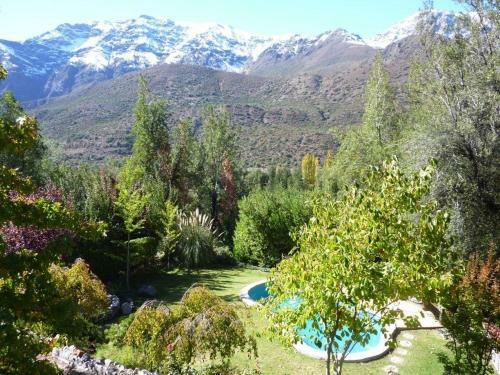 Casa de Monta�a Inmersa En Bosque Nativo