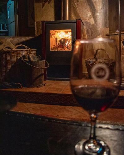 Casa de Monta�a Inmersa En Bosque Nativo