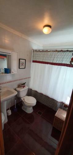 Casa de Monta�a Inmersa En Bosque Nativo