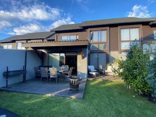Hermosa Casa En Puc�n, Ubicada A Pasos Del Lago Y Del Centro