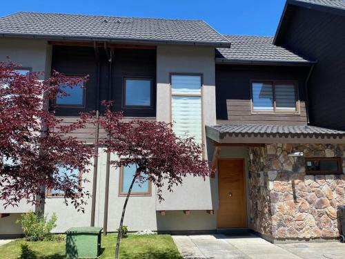 Hermosa Casa En Puc�n, Ubicada A Pasos Del Lago Y Del Centro
