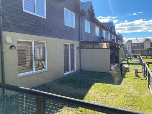 Hermosa Casa En Condominio En Puc�n