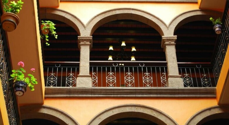 Hotel Morales Historical & Colonial Downtown Core