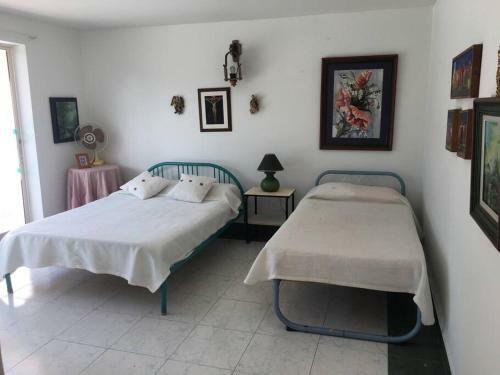 Hermosa Villa - Piscina - Jacuzzi - Jardines