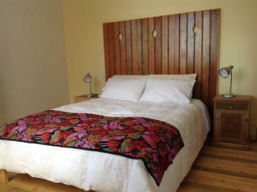 Hostal Pontoval B&B