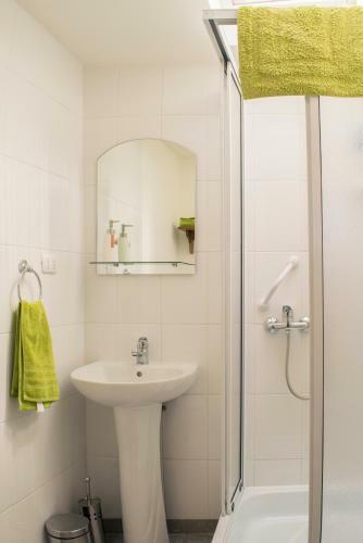 Hostal Pontoval B&B