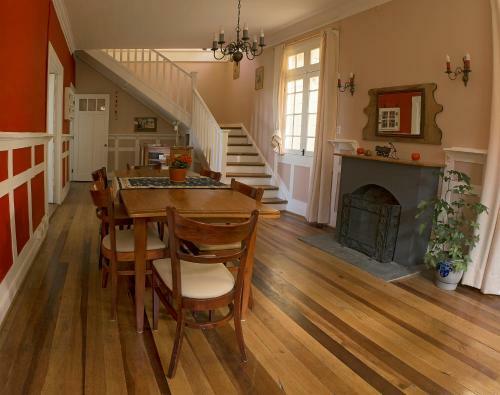 Hostal Pontoval B&B