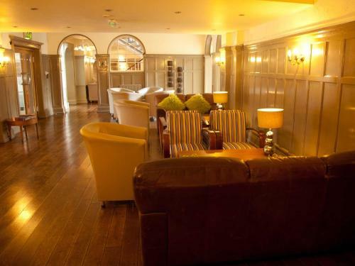 The Warwick Arms Hotel