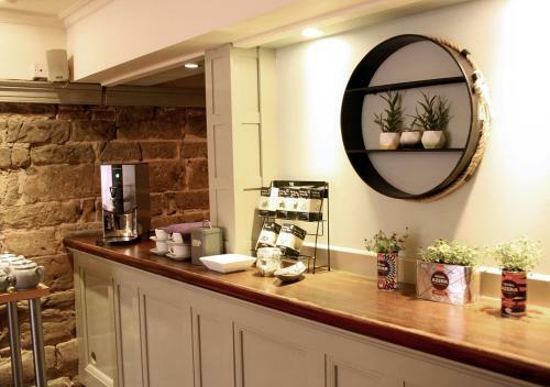 The Warwick Arms Hotel
