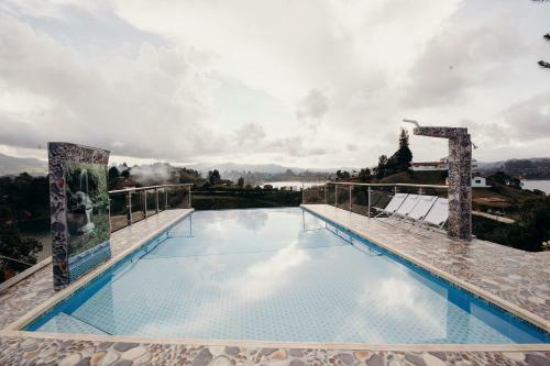 Hotel Paradise Lake