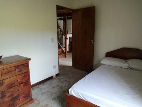 Caba�as Con Represa Y Glamping Pe�ol Y Guatap� - Caba�a 1