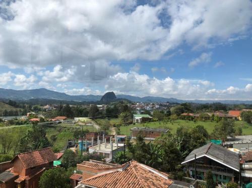 Moderno Apartamento En Guatap� Con Jacuzzi Y Parqueadero