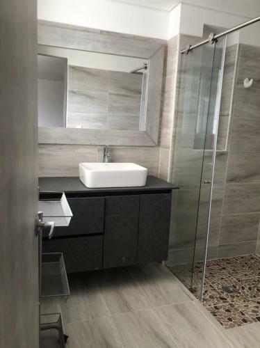 Moderno Apartamento En Guatap� Con Jacuzzi Y Parqueadero