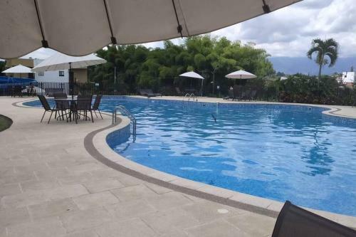 Apartamento Apto Wifi+ Aire AC +piscinas +jacuzzi +tobogan+bbq