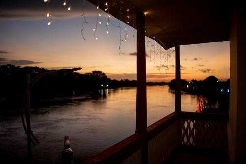 Hotel Balcones Del Sin�