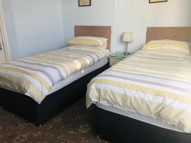 Hostal Varley House