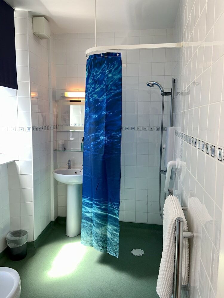 Hostal Epchris House